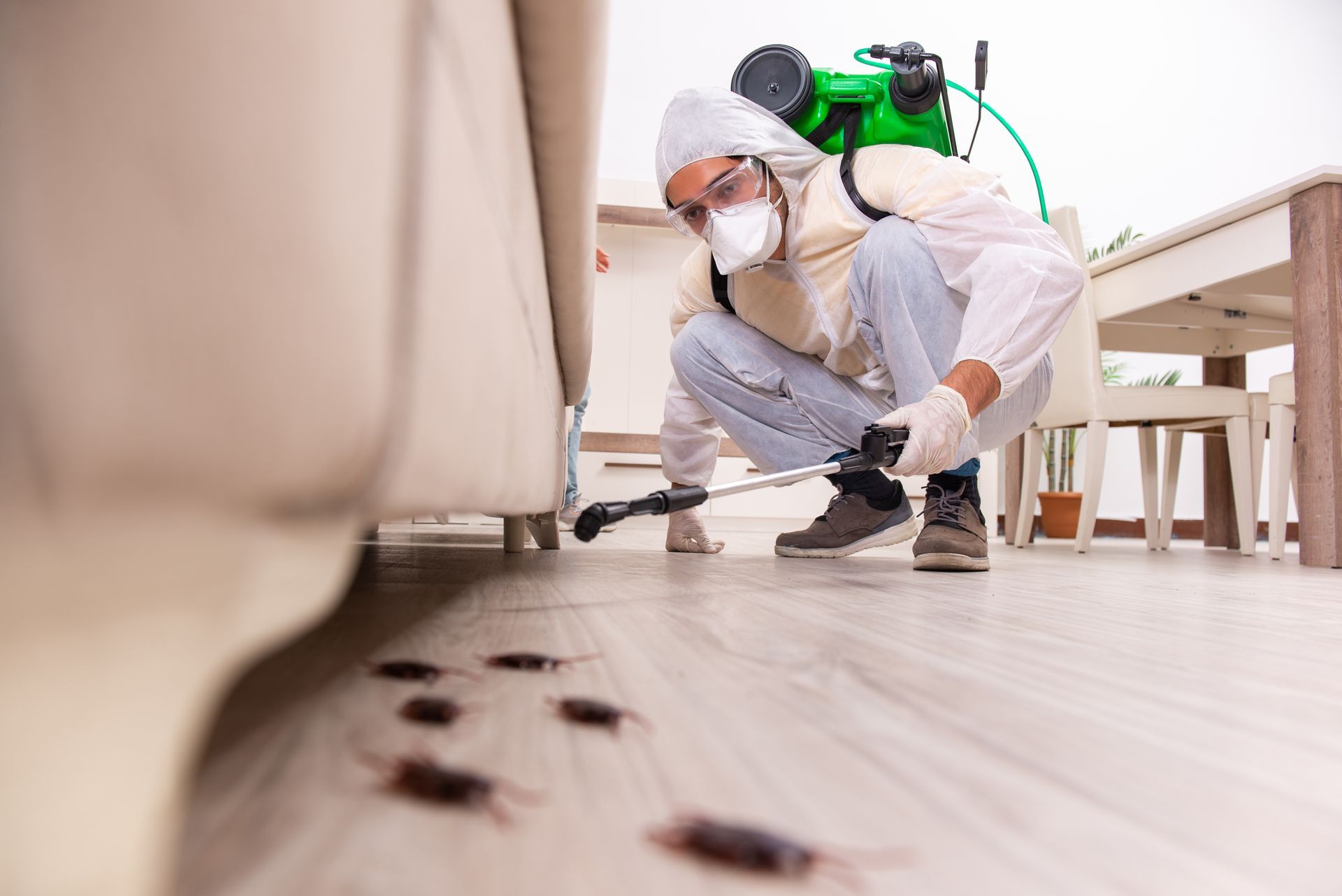 Désinfection sous les meubles