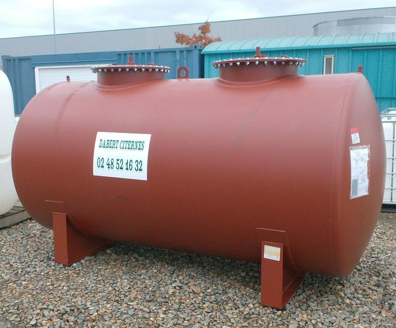 Cuve rouge neuve en acier