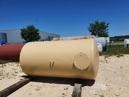 Cuve jaune avec trappe