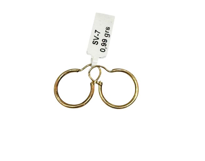 Pendientes de aro de oro con etiqueta que dice “SV-7 0,99 grs”.