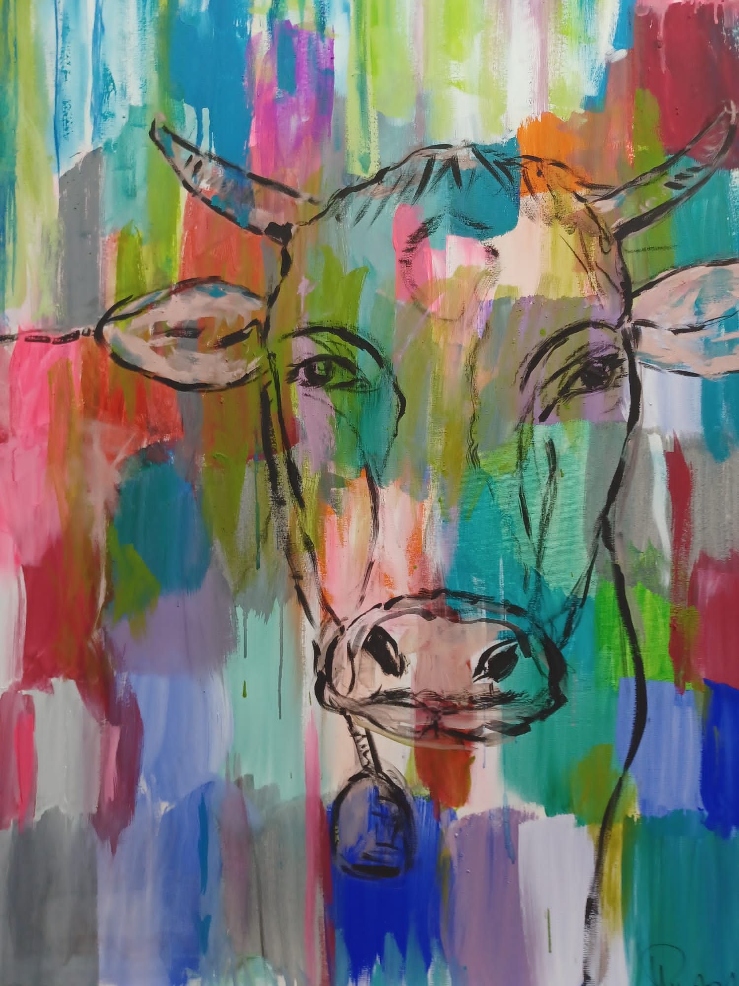 Gemälde einer Kuh mit buntem gestreiften Hintergrund