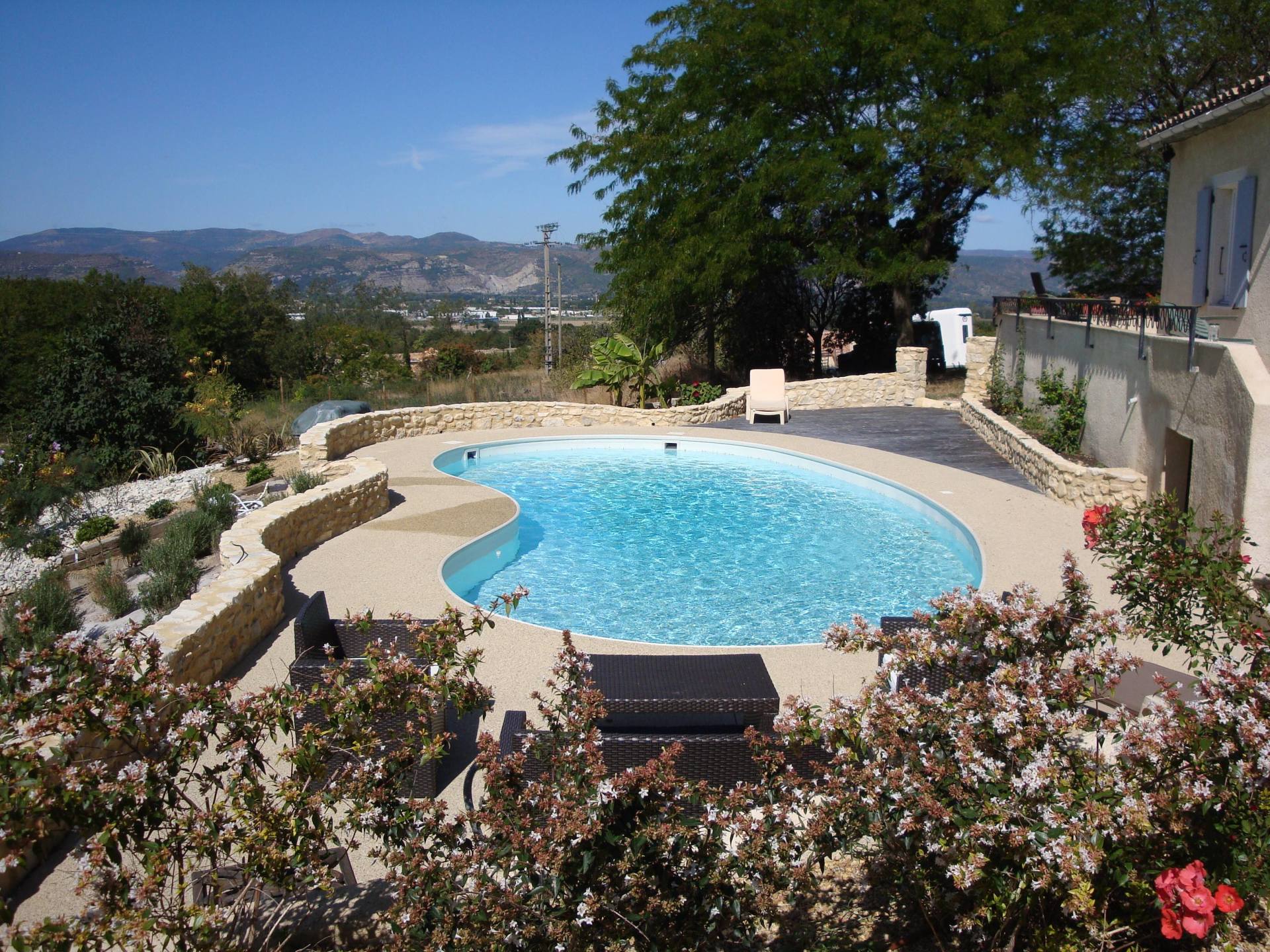 Piscine haricot muret