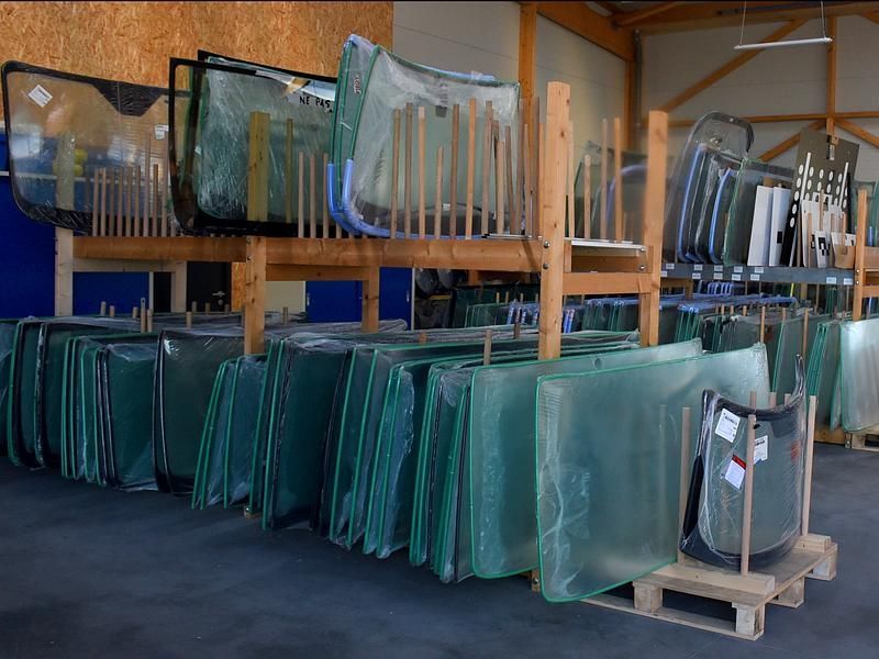 Atelier avec pare-brise de remplacement