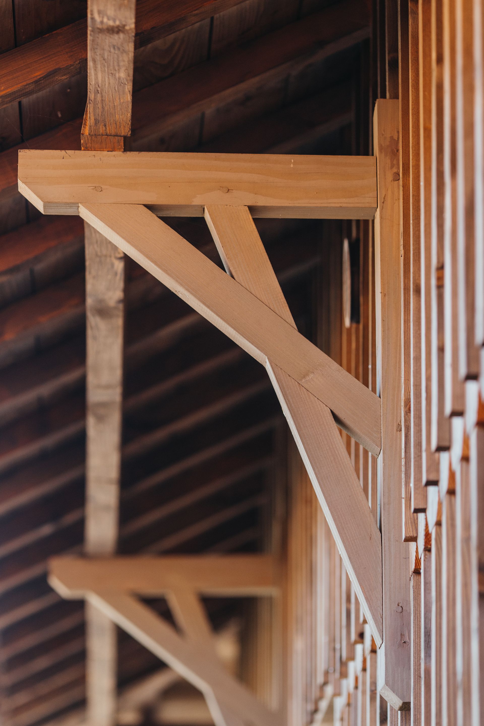 Bardage et équerre en bois