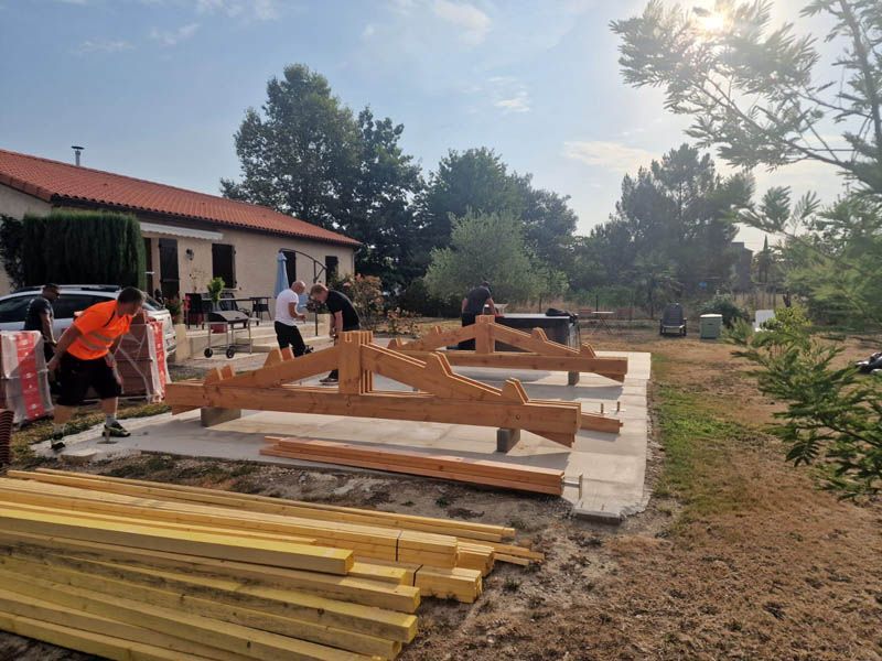 Charpente en cours d'assemblage