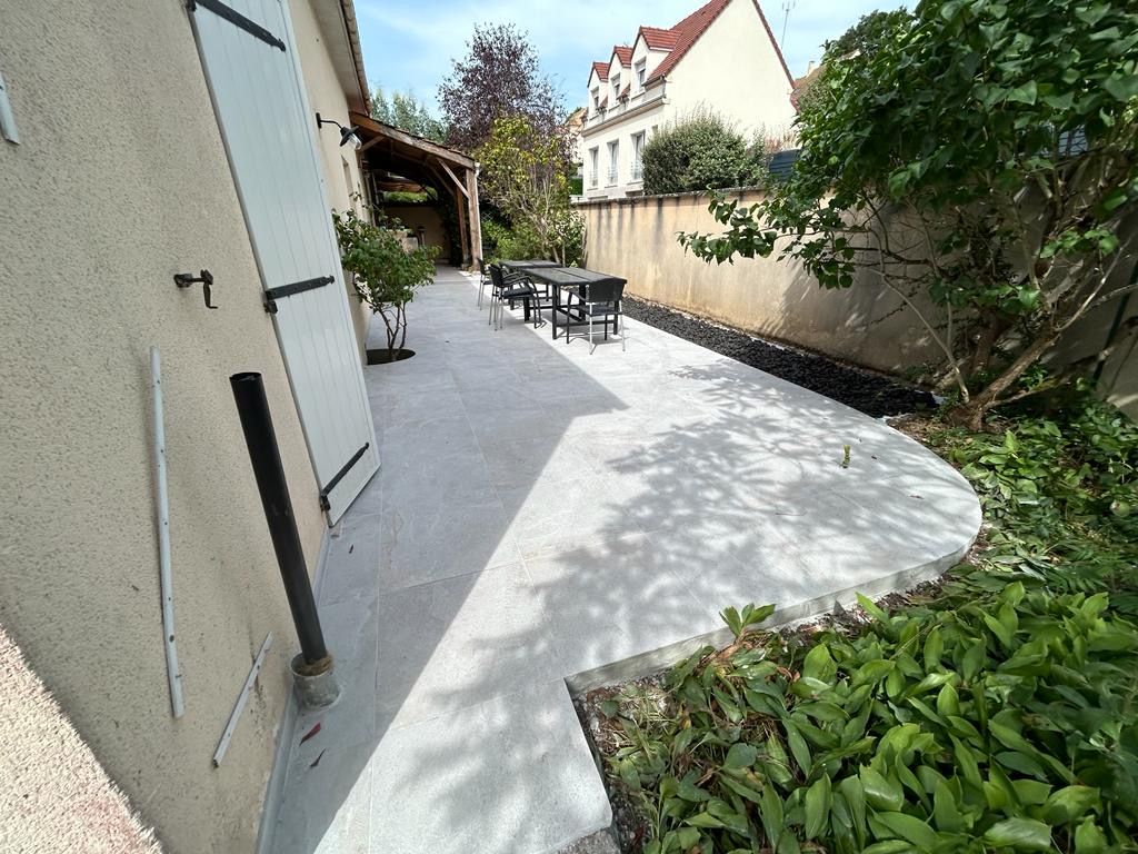 Une terrasse en béton