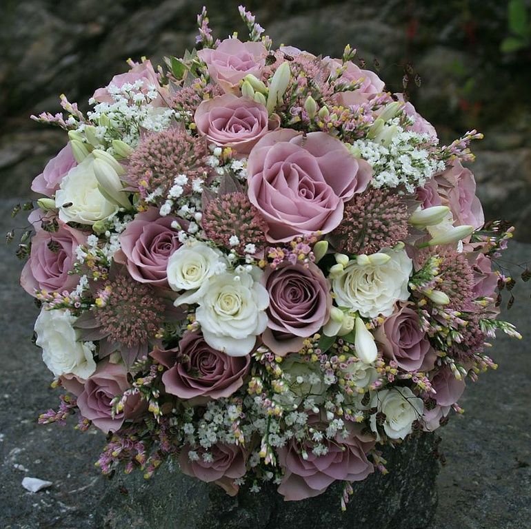Bouquet B-16 - Fleuriste Roseraie
