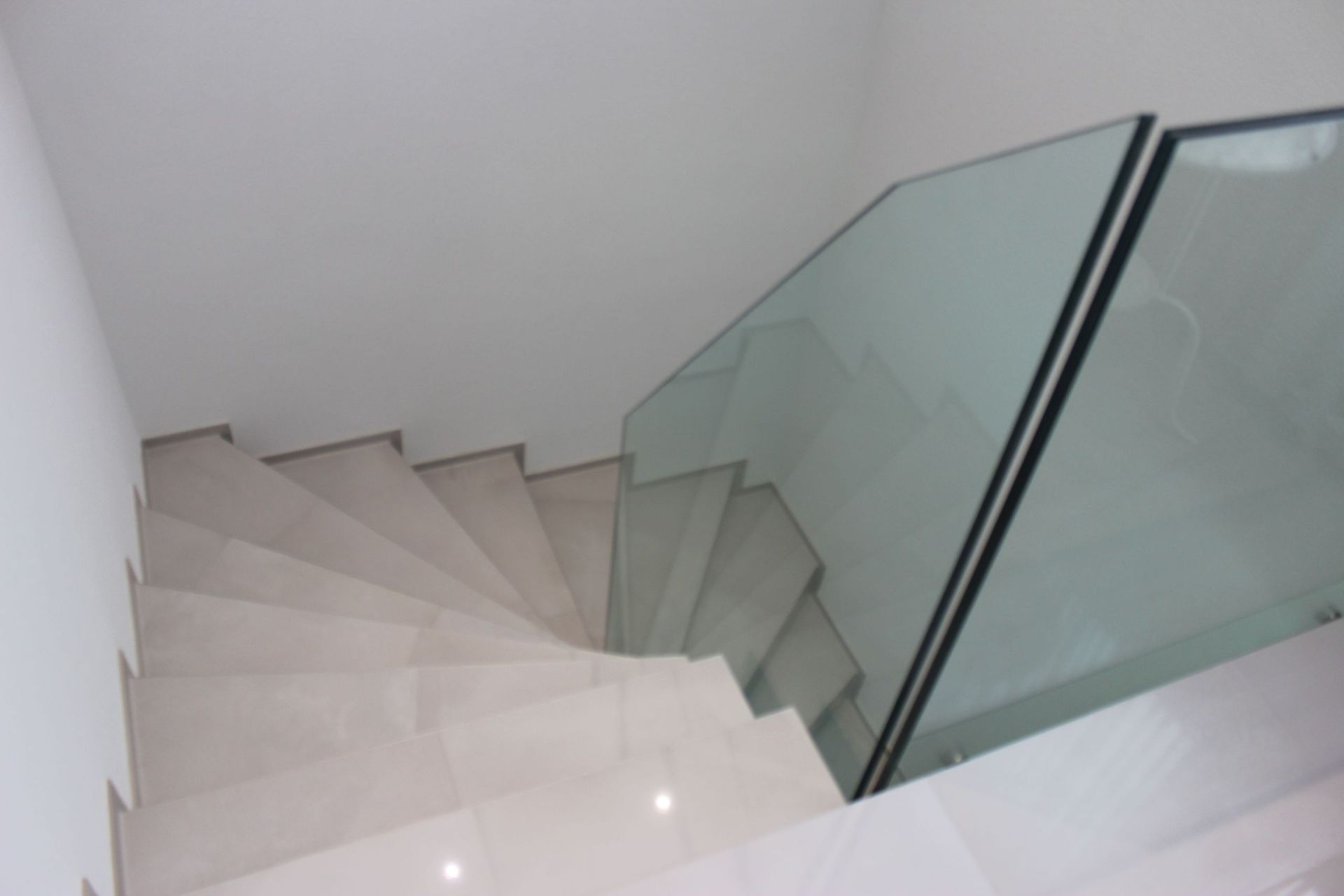 Treppe ABEQ Keramikplatten Plattenarbeiten Mosaikplatten Natursteinplatten