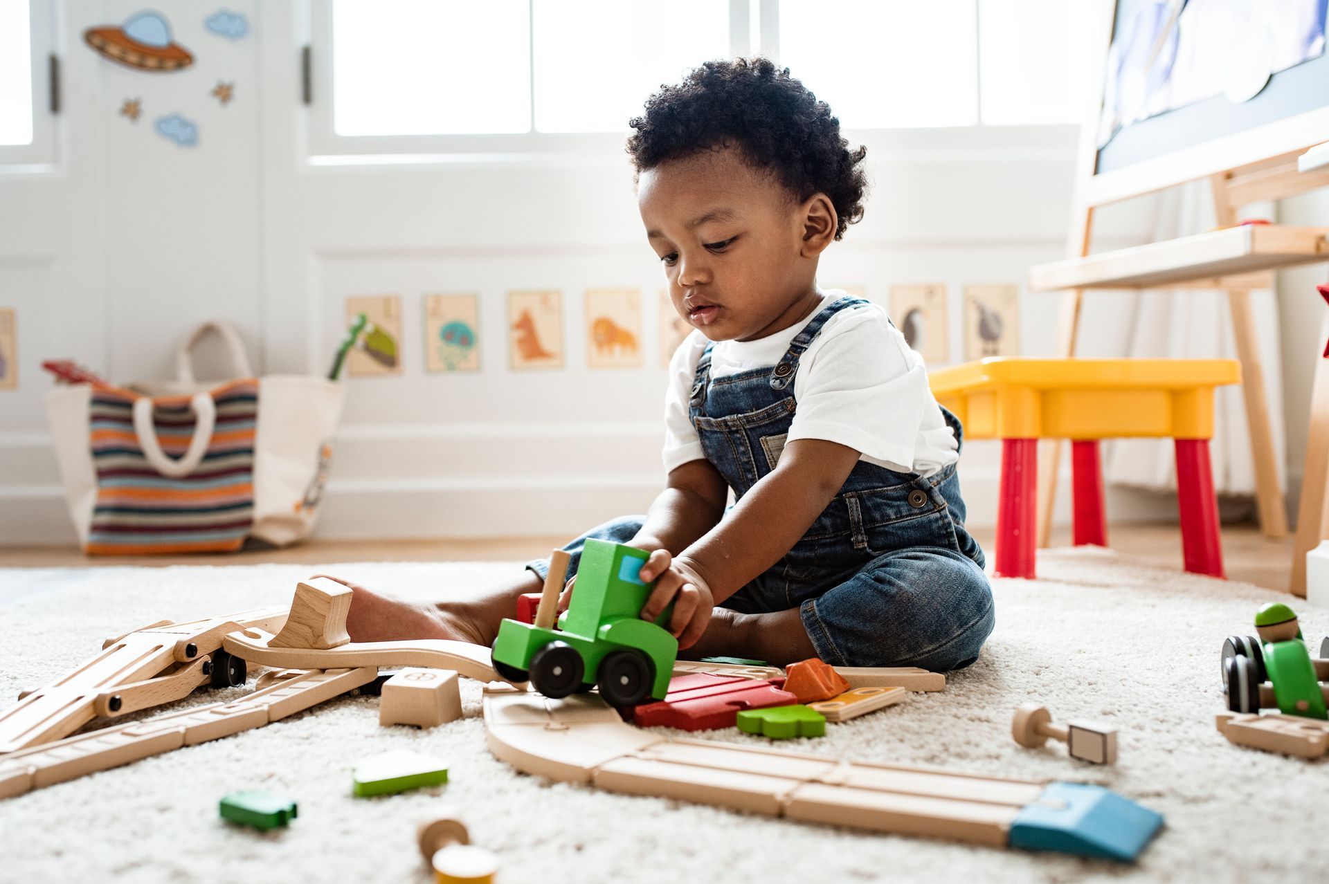 Une enfant qui joue