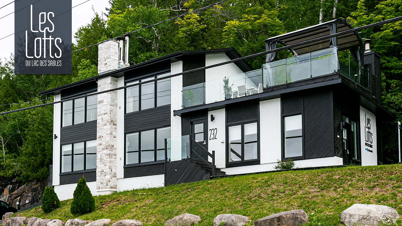 Bâtiment des Lofts du Lac des Sables au 232, rue Saint-Venant, à Sainte-Agathe-des-Monts