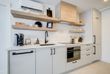 Cuisine entièrement équipée d'un loft, avec four, plaque de cuisson et cafetière
