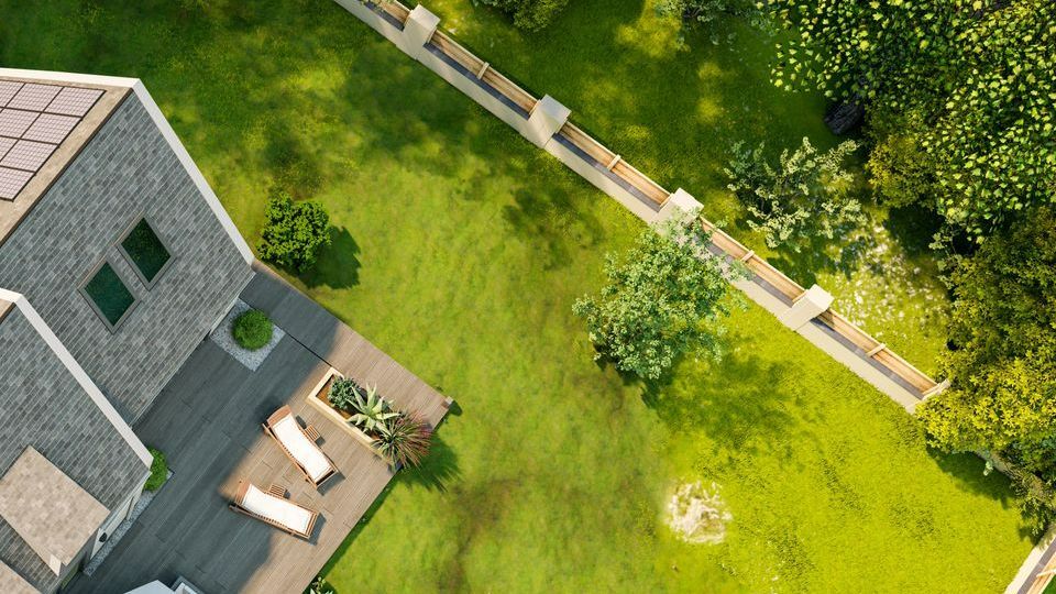 Borne orange sur un terrain