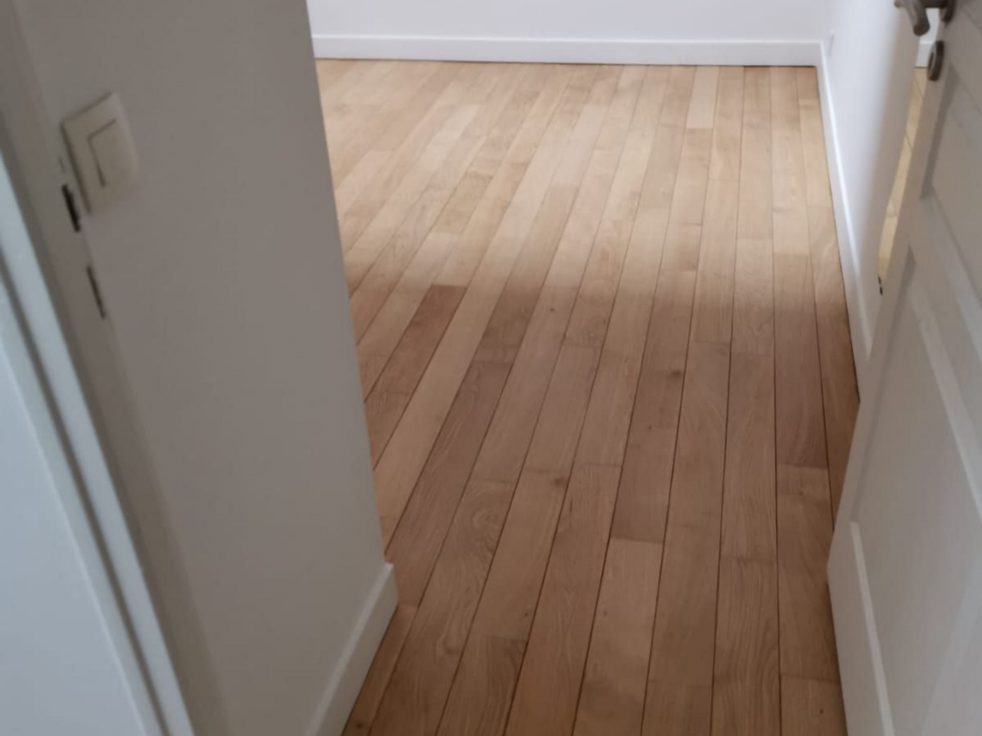 Sol en bois dans une pièce