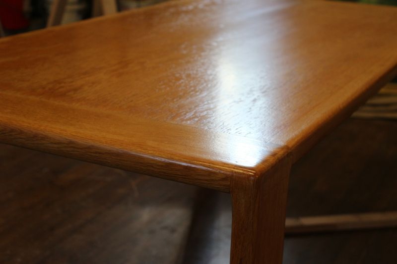 Bonanza-kaluston pöytä