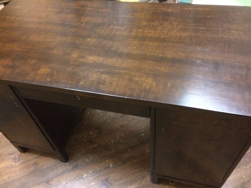 petsattu-kirjoituspoyta