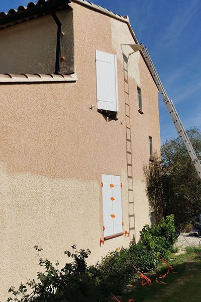 Ravalement de la façade d'une maison