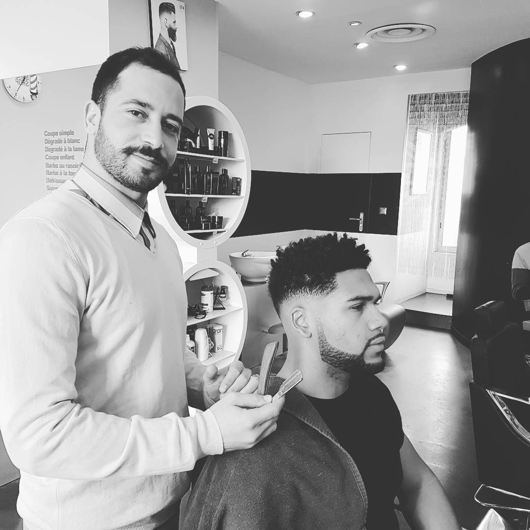 Une coiffure pour hommes avec un dégradé