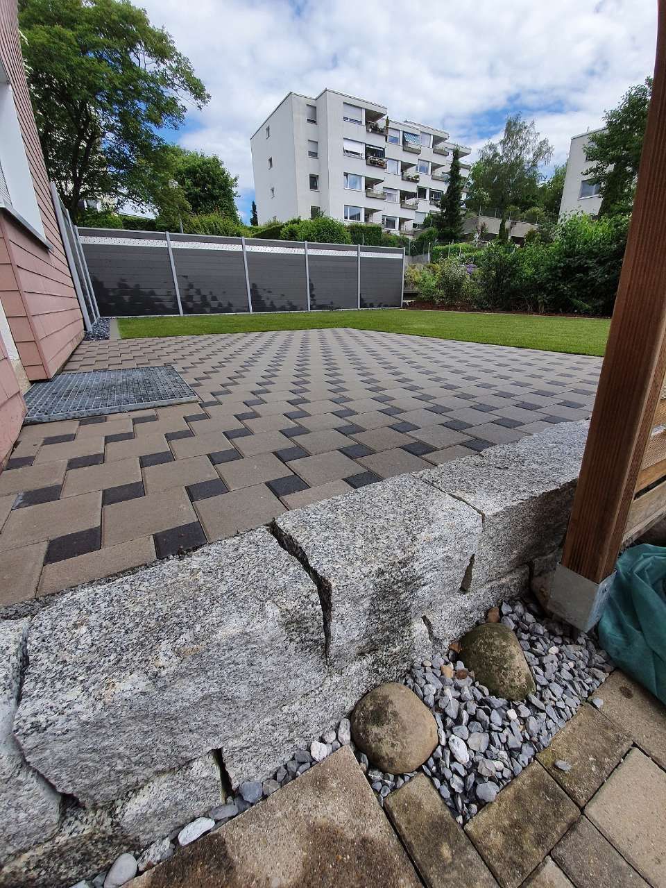 Pflasterarbeiten durch Simart Gartenbau GmbH