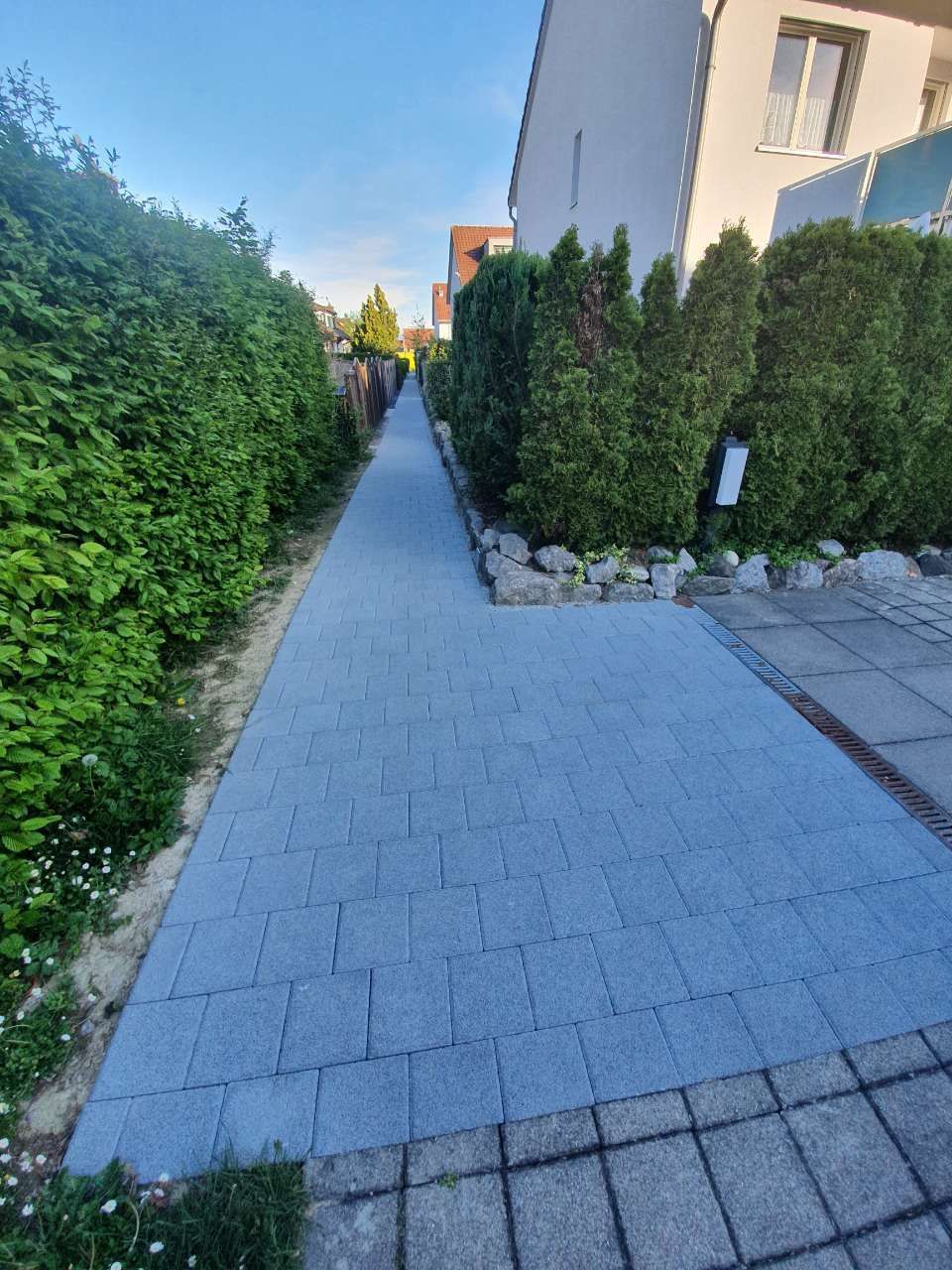 Pflasterarbeiten durch Simart Gartenbau GmbH