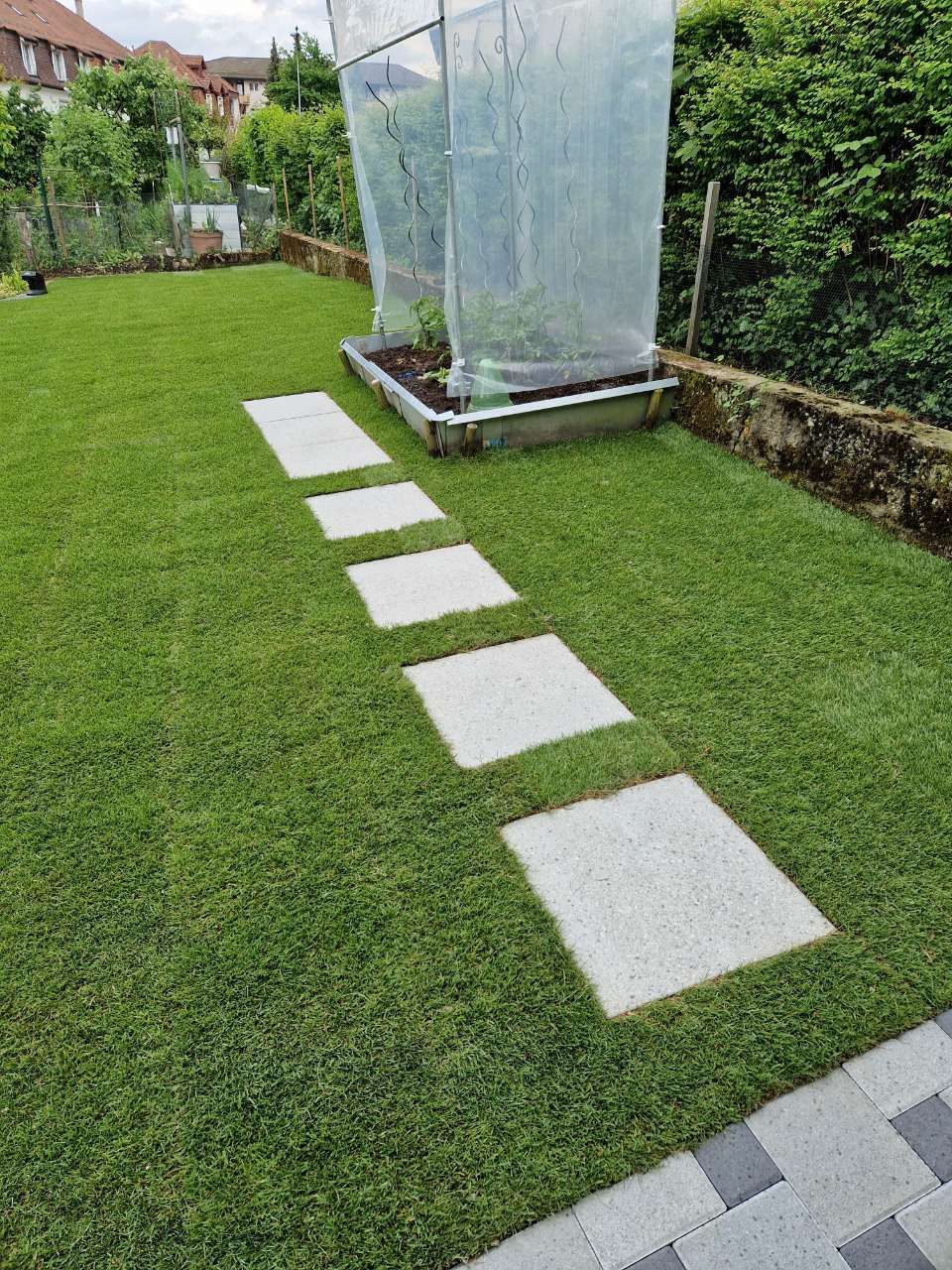 gepflegte Gartenanlagen durch Simart Gartenbau GmbH