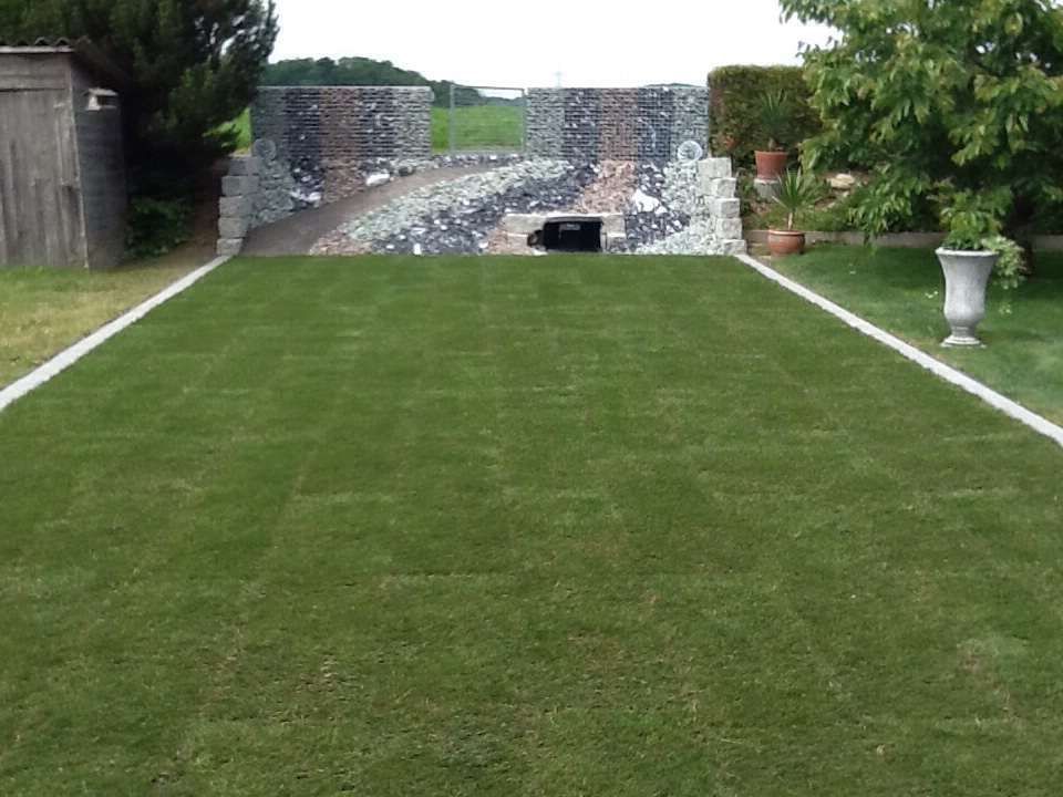 gepflegte Gartenanlagen durch Simart Gartenbau GmbH