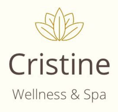 El logotipo de Cristine Wellness & Spa presenta una flor de loto dorada sobre el nombre en texto marr&oacute;n oscuro