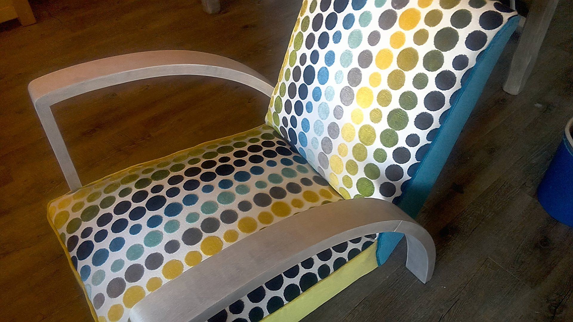 Création fauteuil à pois