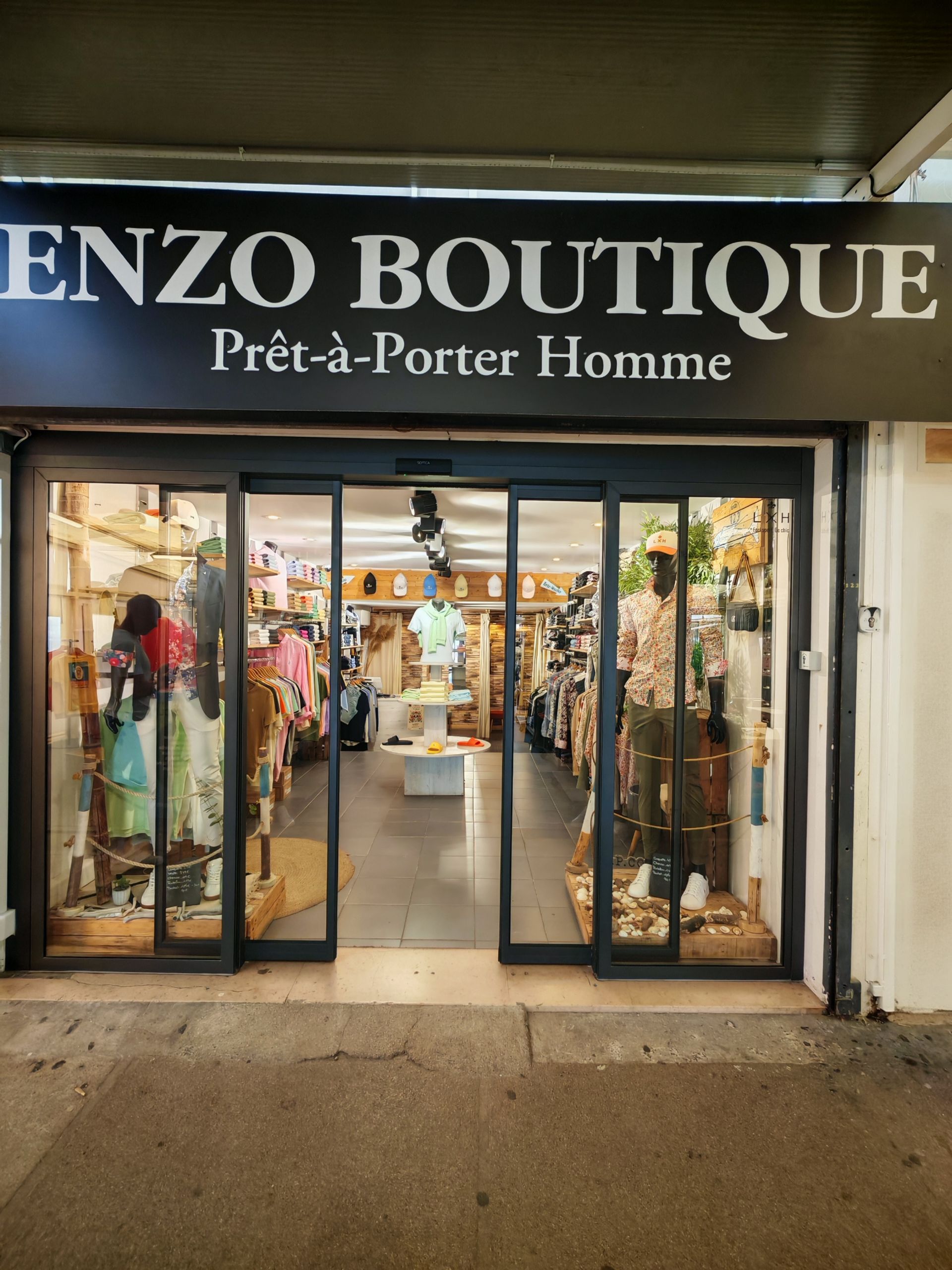 Vue sur la vitrine