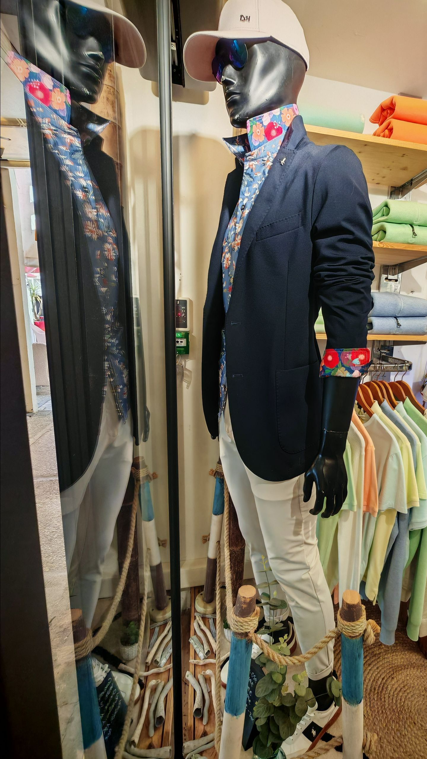 Mannequin masculin portant une veste de costume
