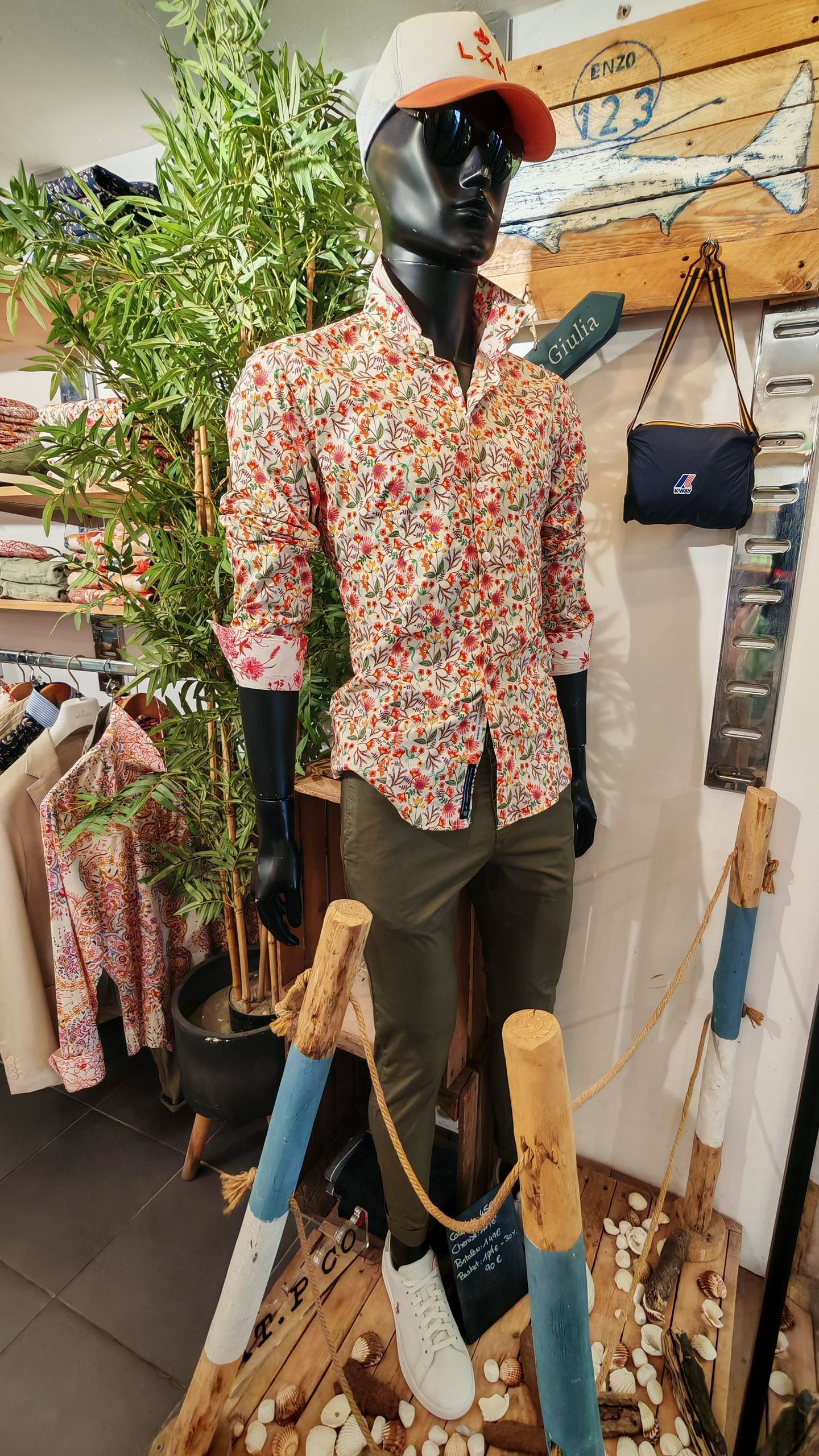 Mannequin portant une chemise et un pantalon