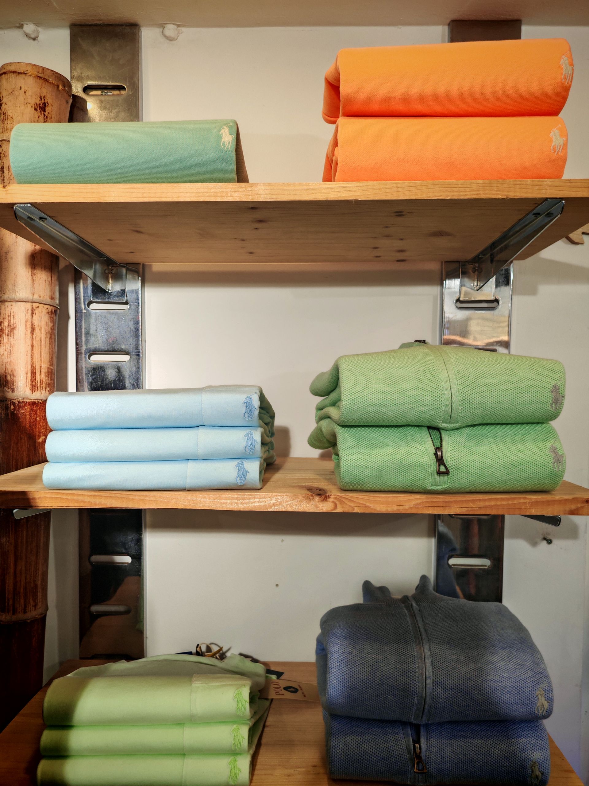 Polos de différentes couleurs