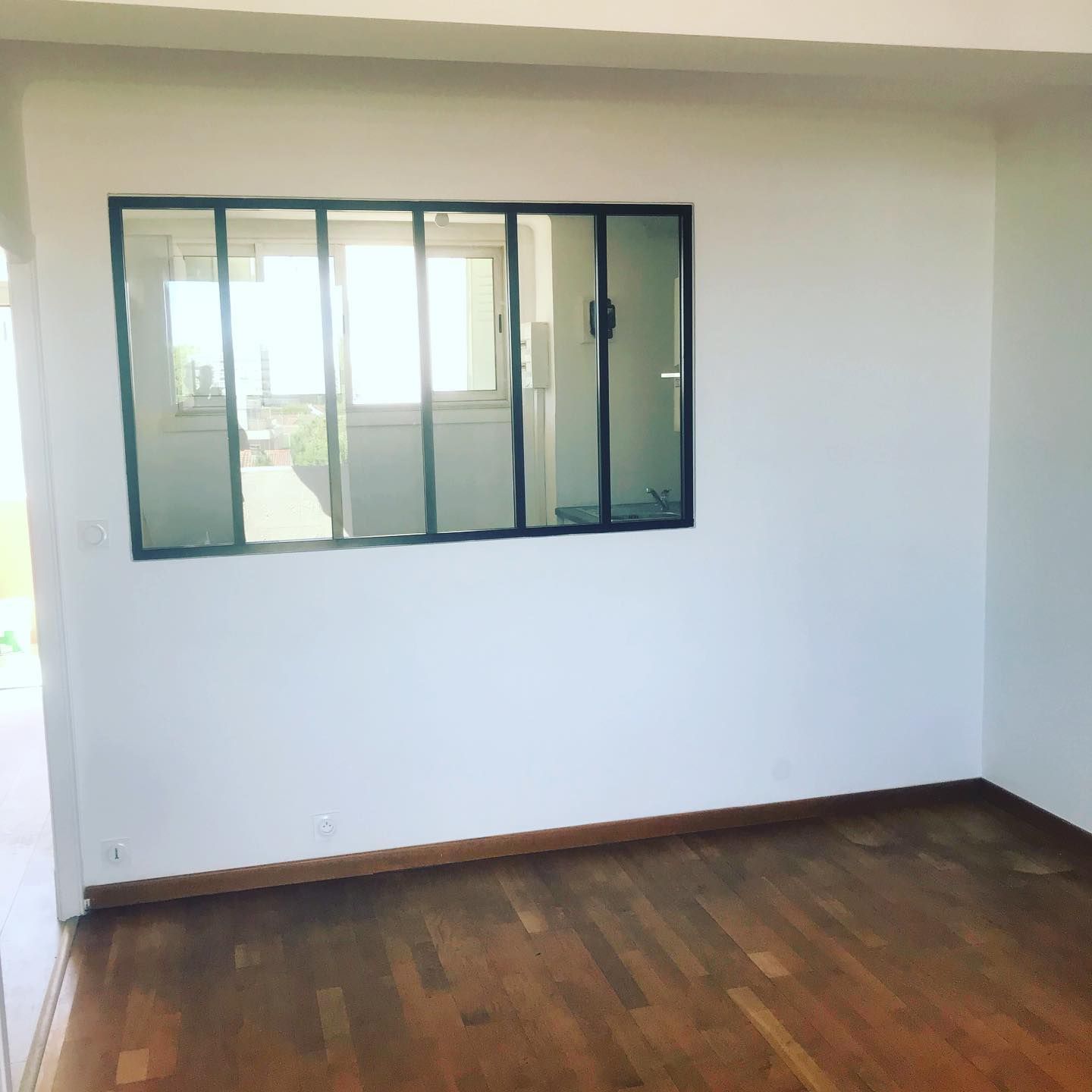 Verrière avec une armature en métal