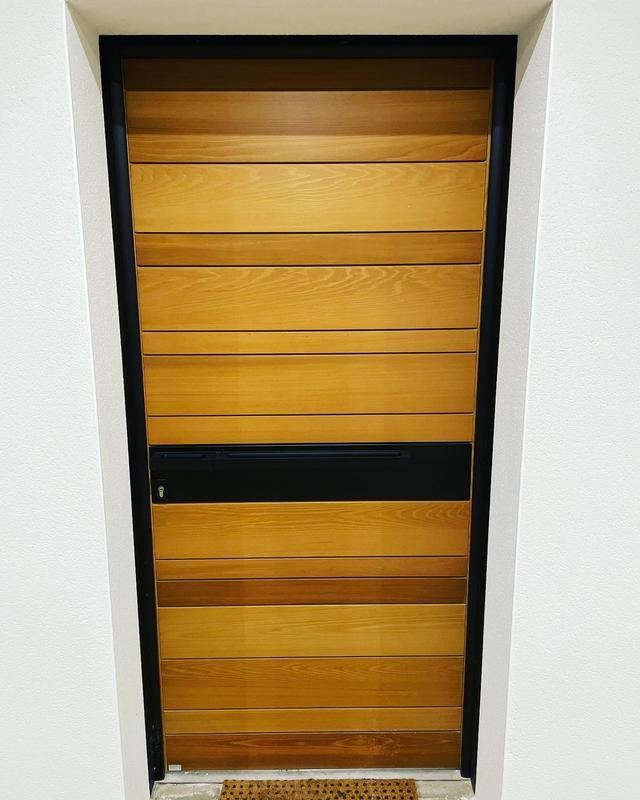 Porte d'entrée en bois