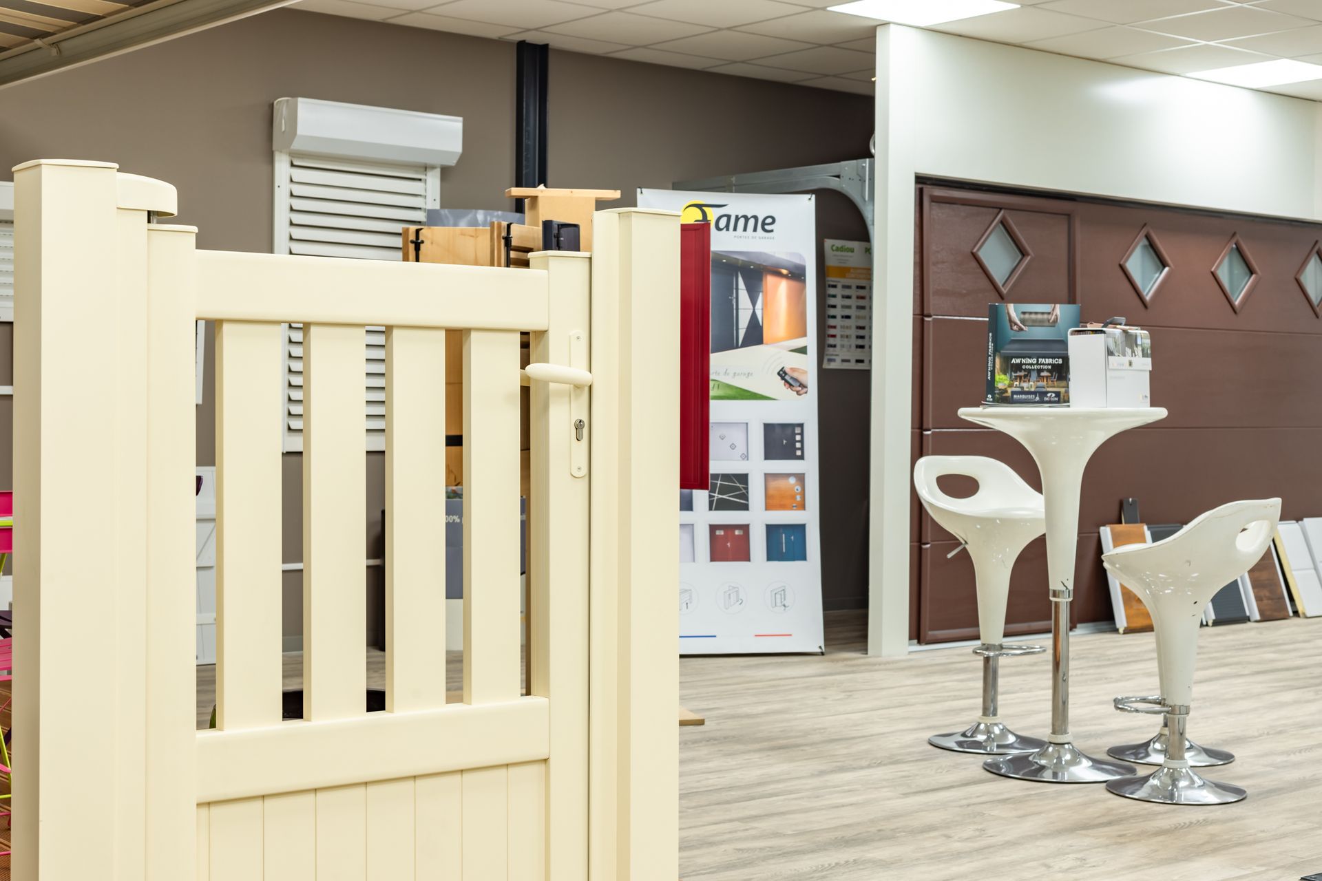 Portillon dans le showroom