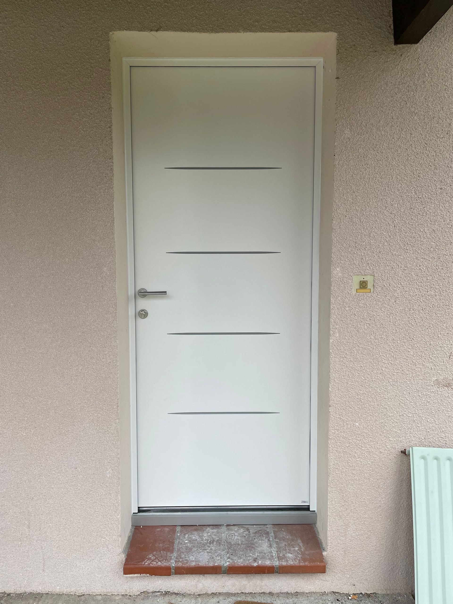 Porte d'entrée blanche