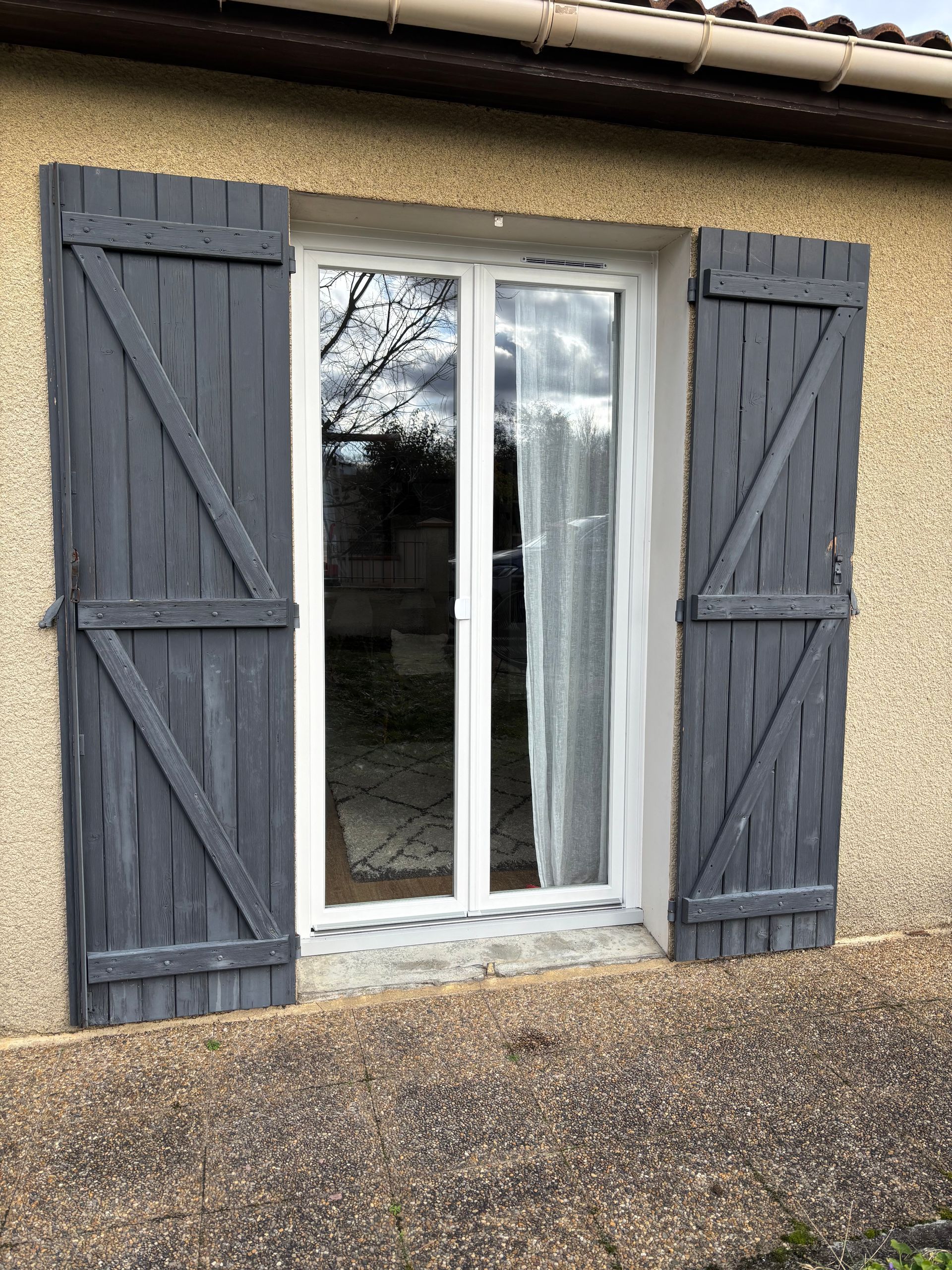 Volets bois à battants