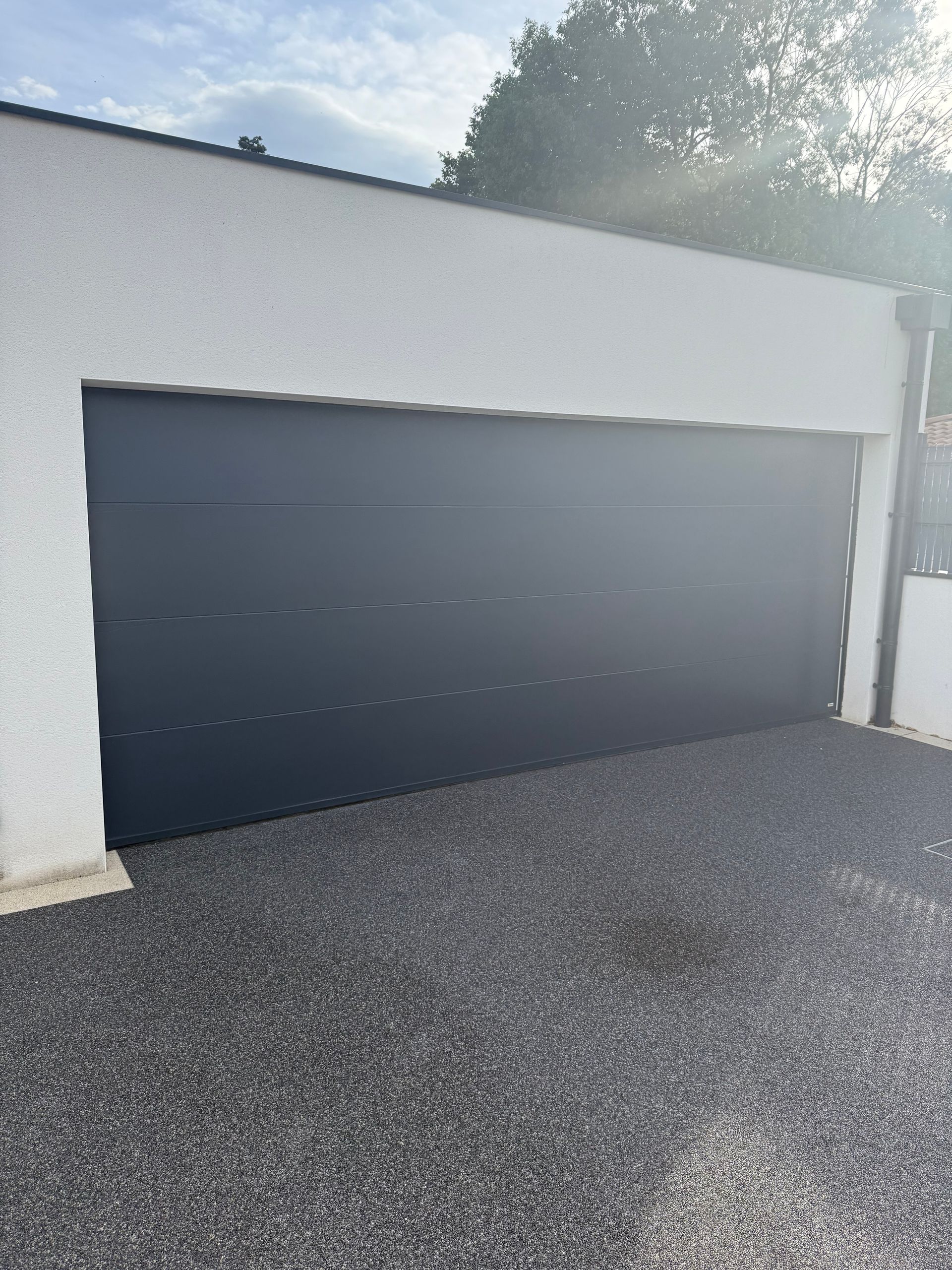 Porte de garage gris anthracite