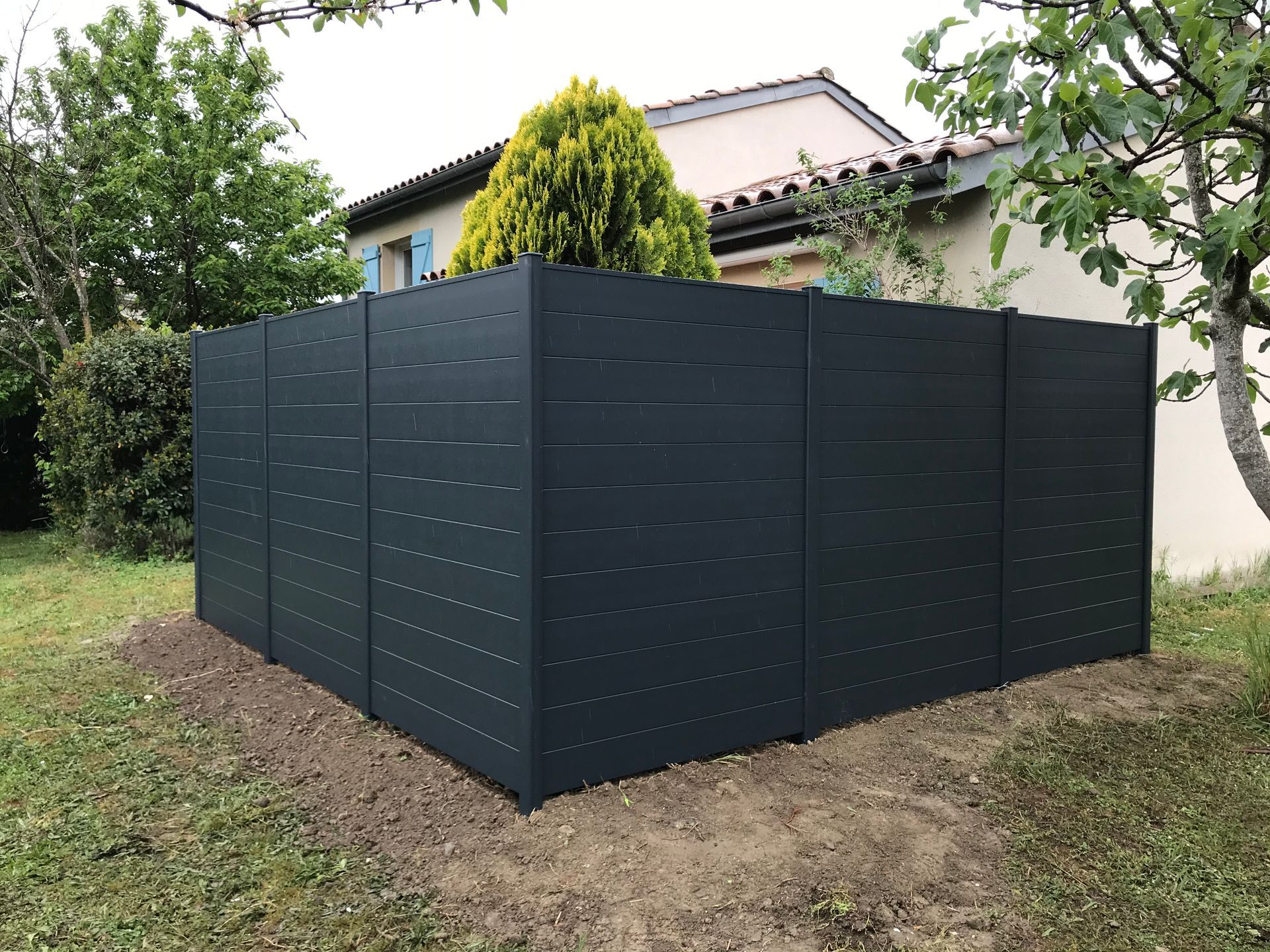 Espace clôturé dans un jardin