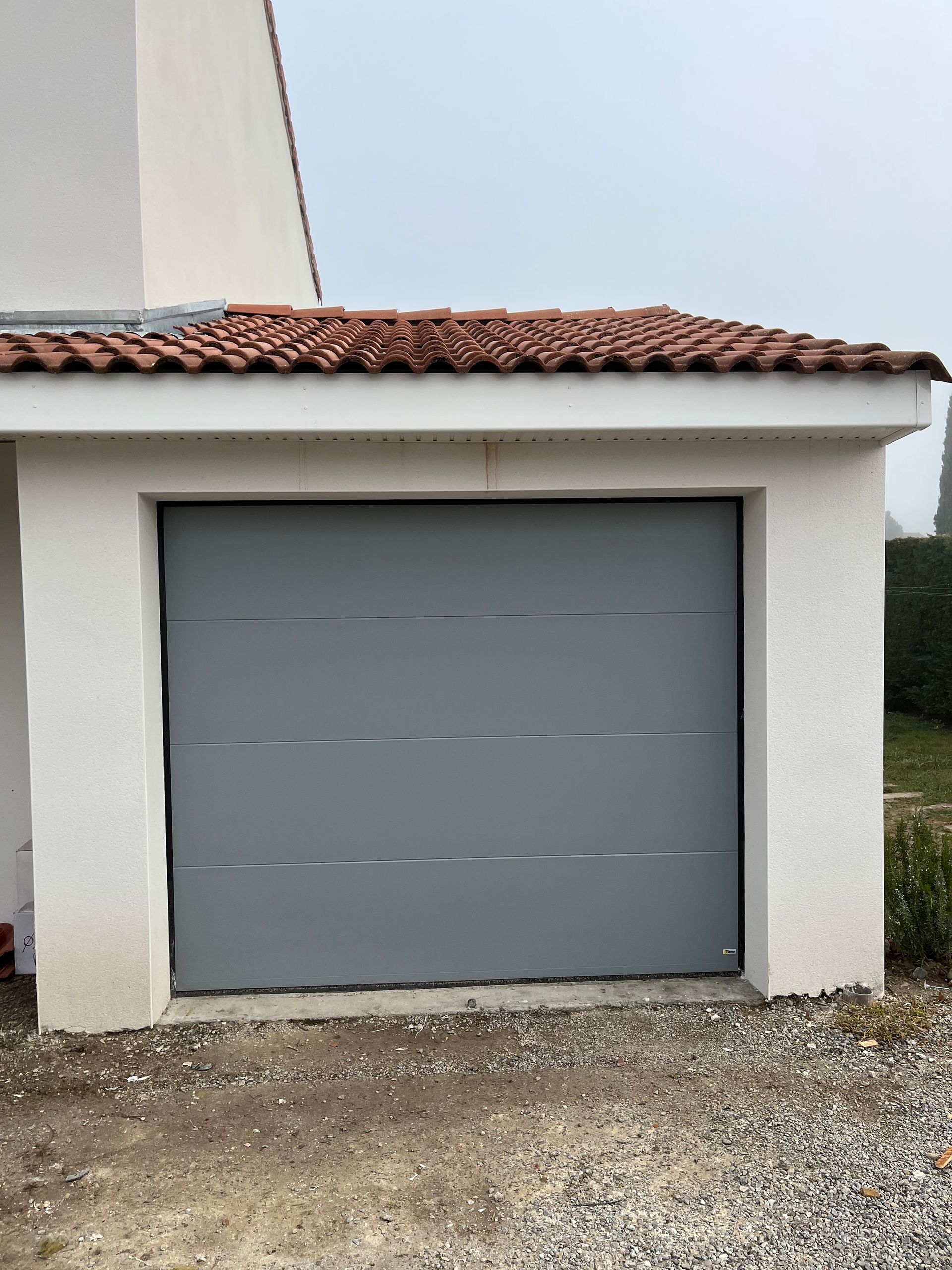 Porte de garage grise