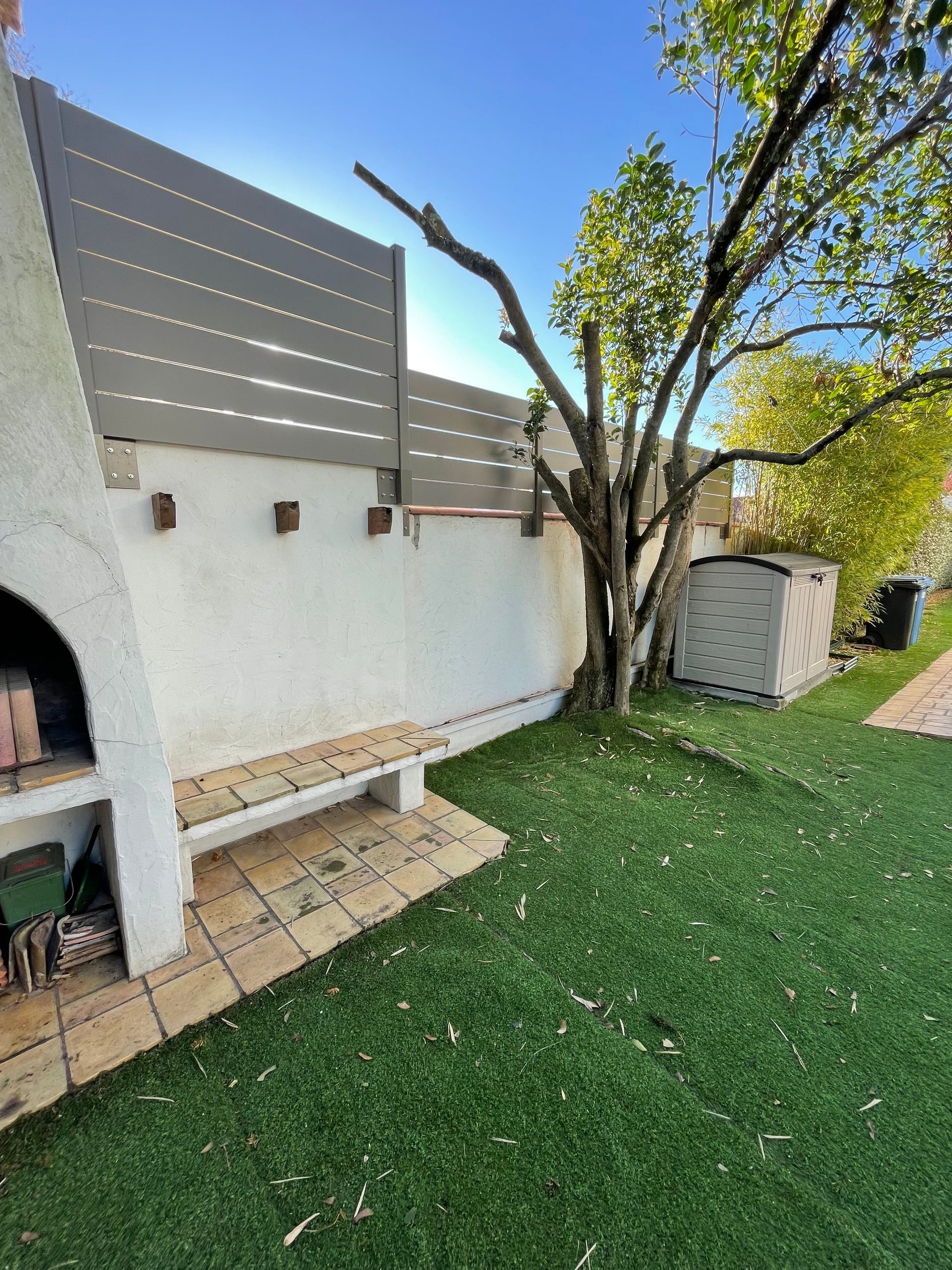 Cour intérieure et petit jardin aménagé 