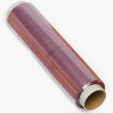 Rollo de film plástico morado.