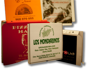 Cajas de pizza de diferentes restaurantes, incluido 