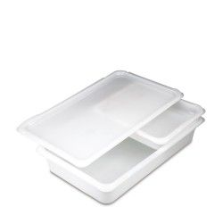 Contenedor de plástico rectangular de color blanco con tapa parcialmente abierta.