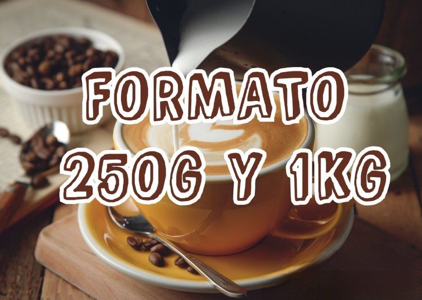 Una taza de café con leche servida con leche. Texto: 