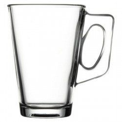 Taza de vidrio transparente con diseño angular y asa ovalada.