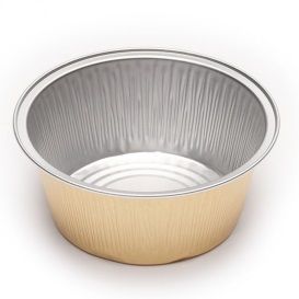 Molde para hornear hecho en papel dorado, redondo y con interior acanalado.