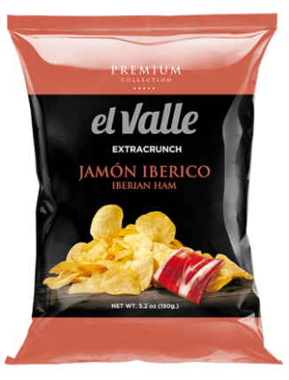 Bolsa de patatas fritas extracrujientes de jamón ibérico El Valle. Bolsa negra con detalles en naranja, con patatas fritas en la parte delantera.