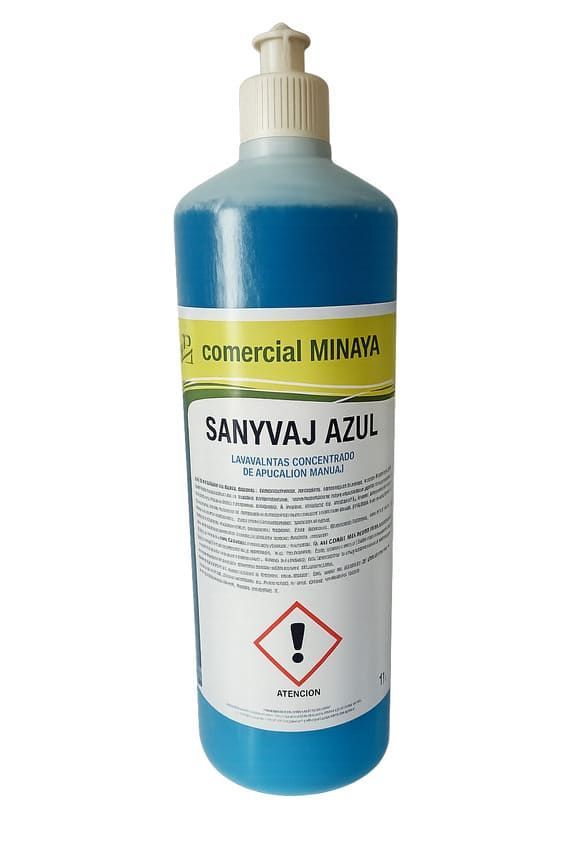 Líquido azul en un recipiente de plástico de 5L etiquetado 