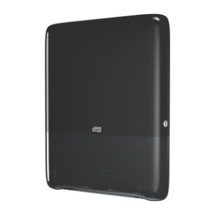 Dispensador de toallas de papel Tork negro montado en la pared.