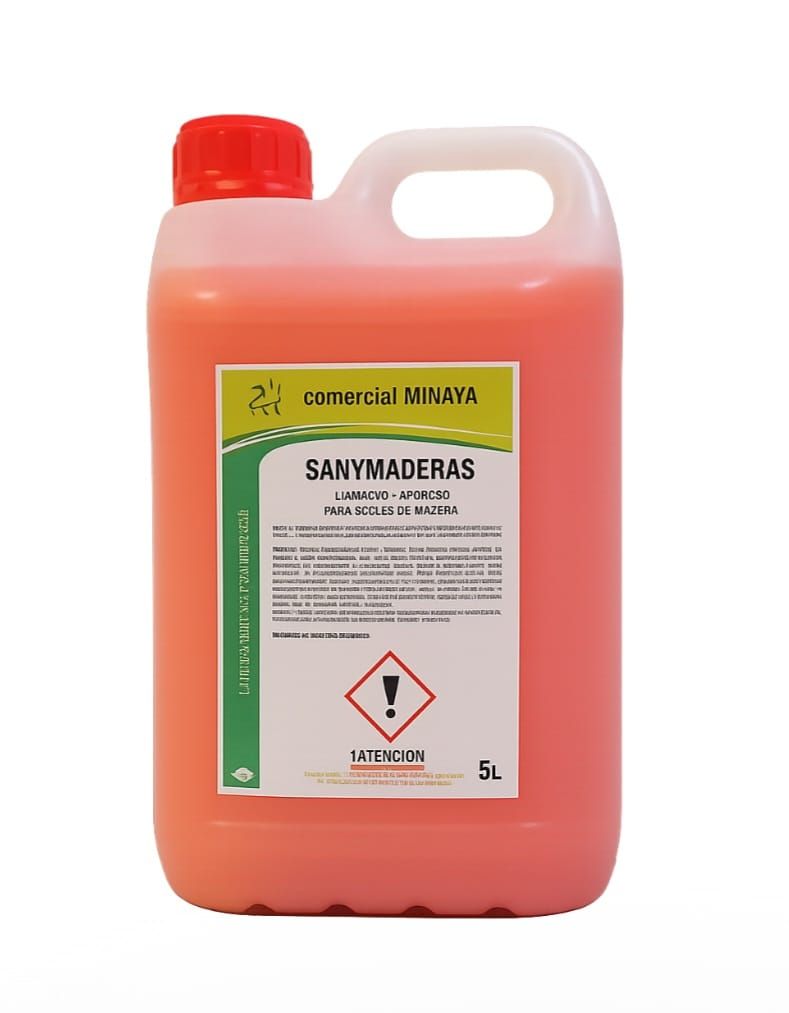 Limpiador líquido naranja en un envase de plástico con la etiqueta 